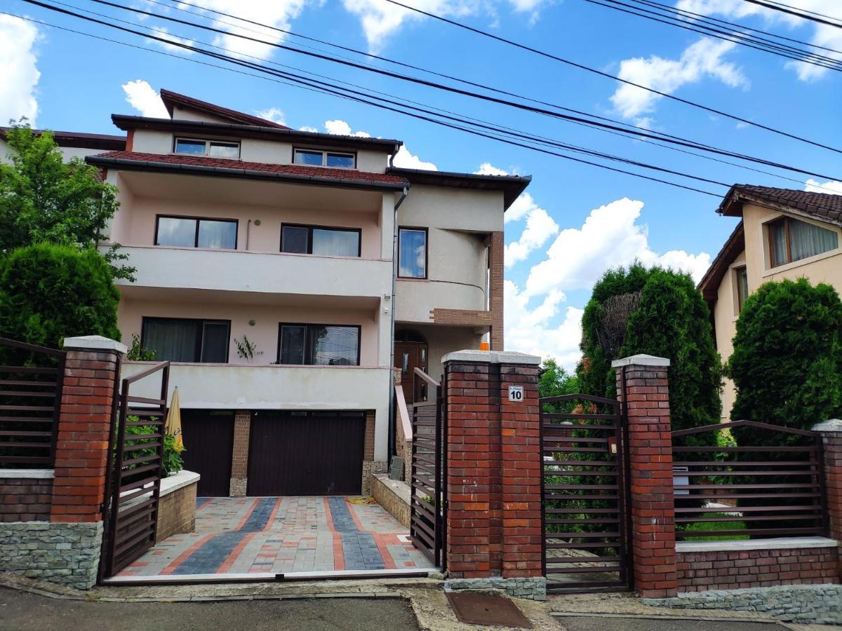 Ten'S Apartment - Spatios Si Linistit クルージュ＝ナポカ エクステリア 写真